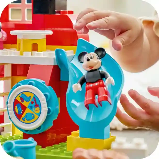 Lego 10465 Clubul lui Mickey Mouse cu Minnie & Pluto 6